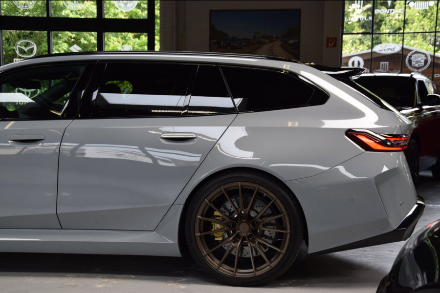 BMW 5 Serie Touring M5 Navi|Leder|22 Inch|GARANTIE|Nieuwstaat!|Org.NL|1e Eig.