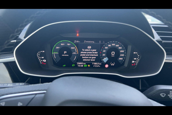 Audi Q3 45 TFSI e S edition 245pk | Navigatie | Keyless entry | Parkeercamera |  S-line interieur | Stoelverwarming | Verlengde garantie