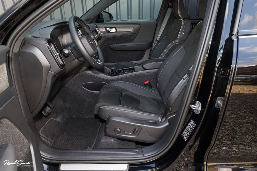 Volvo XC40 1.5 T5 Plug-in hybrid Ultimate Dark | Panorama dak | Adaptieve cruise | Harman Kardon | Blis | Memory |