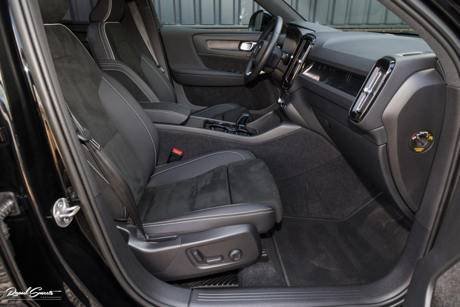 Volvo XC40 1.5 T5 Plug-in hybrid Ultimate Dark | Panorama dak | Adaptieve cruise | Harman Kardon | Blis | Memory |