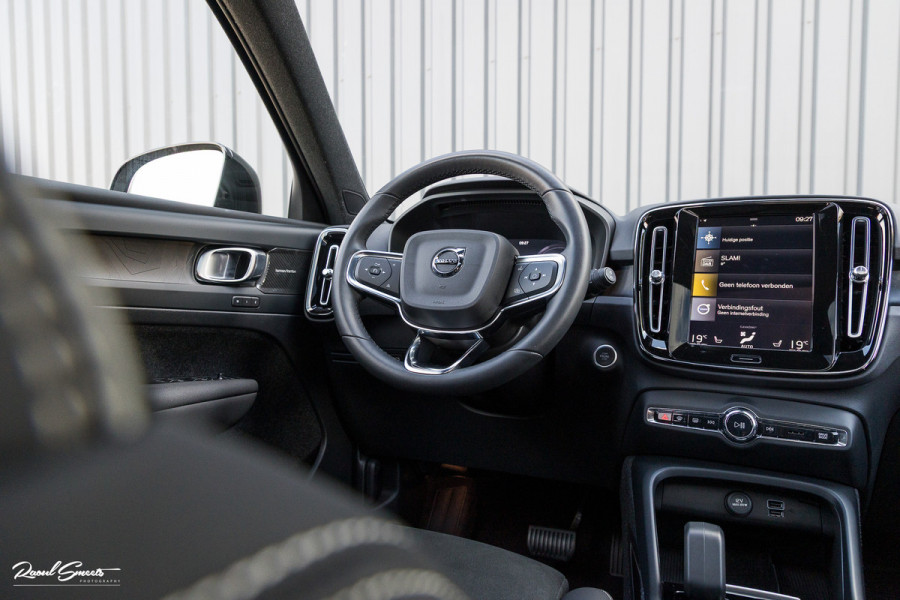 Volvo XC40 1.5 T5 Plug-in hybrid Ultimate Dark | Panorama dak | Adaptieve cruise | Harman Kardon | Blis | Memory |