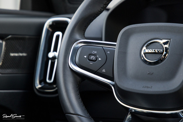 Volvo XC40 1.5 T5 Plug-in hybrid Ultimate Dark | Panorama dak | Adaptieve cruise | Harman Kardon | Blis | Memory |