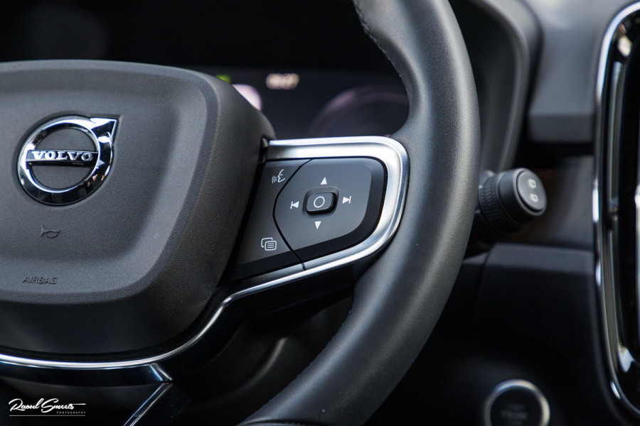 Volvo XC40 1.5 T5 Plug-in hybrid Ultimate Dark | Panorama dak | Adaptieve cruise | Harman Kardon | Blis | Memory |