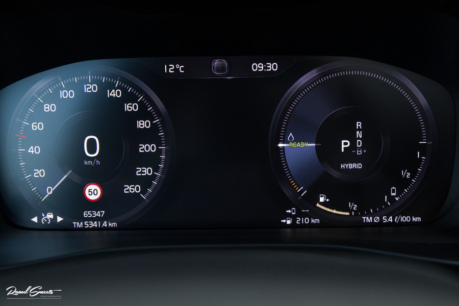 Volvo XC40 1.5 T5 Plug-in hybrid Ultimate Dark | Panorama dak | Adaptieve cruise | Harman Kardon | Blis | Memory |