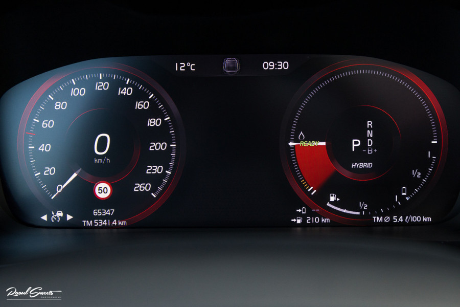 Volvo XC40 1.5 T5 Plug-in hybrid Ultimate Dark | Panorama dak | Adaptieve cruise | Harman Kardon | Blis | Memory |