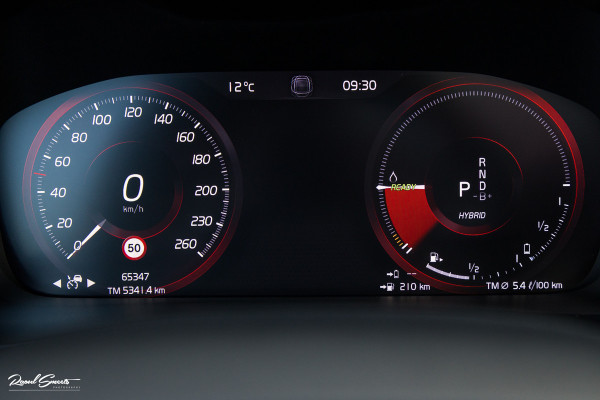 Volvo XC40 1.5 T5 Plug-in hybrid Ultimate Dark | Panorama dak | Adaptieve cruise | Harman Kardon | Blis | Memory |