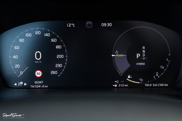 Volvo XC40 1.5 T5 Plug-in hybrid Ultimate Dark | Panorama dak | Adaptieve cruise | Harman Kardon | Blis | Memory |