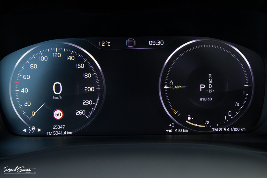 Volvo XC40 1.5 T5 Plug-in hybrid Ultimate Dark | Panorama dak | Adaptieve cruise | Harman Kardon | Blis | Memory |