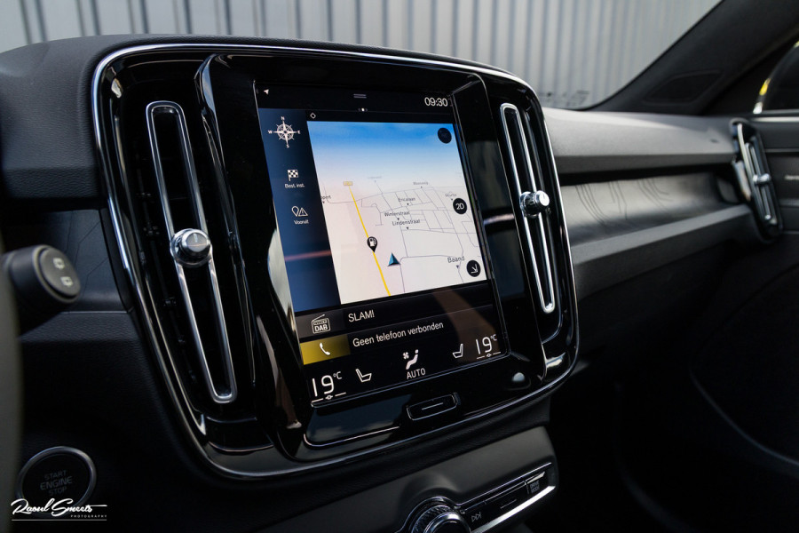 Volvo XC40 1.5 T5 Plug-in hybrid Ultimate Dark | Panorama dak | Adaptieve cruise | Harman Kardon | Blis | Memory |