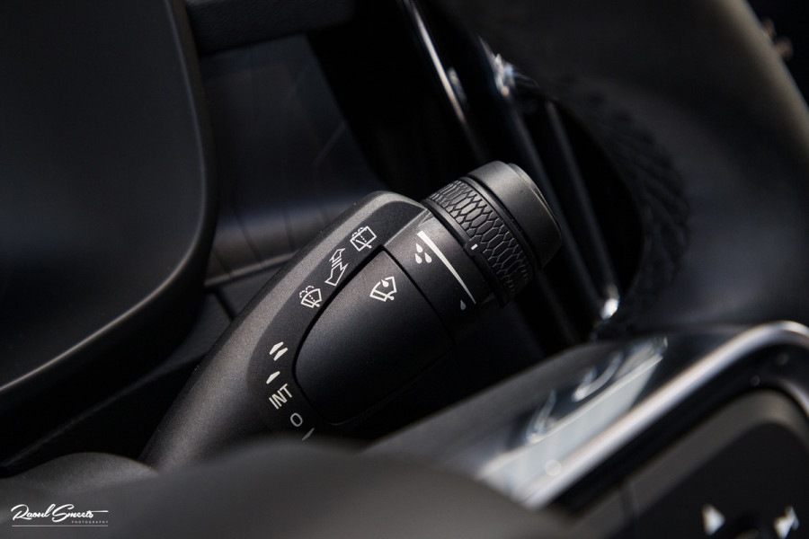 Volvo XC40 1.5 T5 Plug-in hybrid Ultimate Dark | Panorama dak | Adaptieve cruise | Harman Kardon | Blis | Memory |