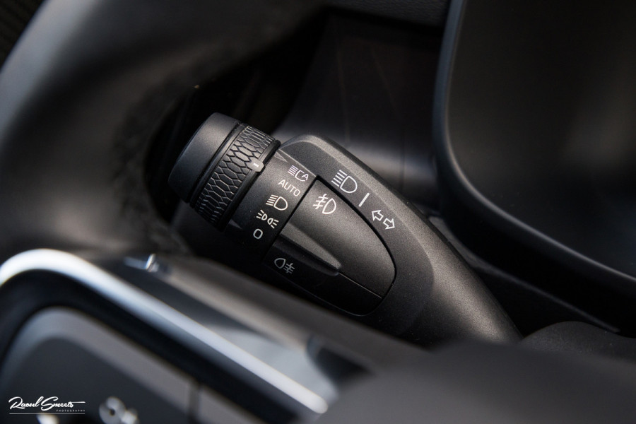Volvo XC40 1.5 T5 Plug-in hybrid Ultimate Dark | Panorama dak | Adaptieve cruise | Harman Kardon | Blis | Memory |