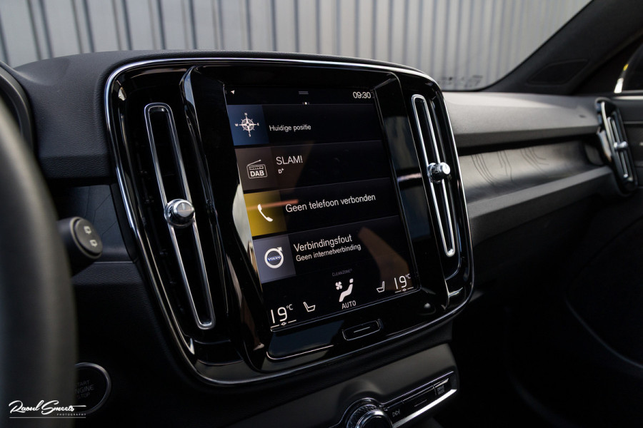 Volvo XC40 1.5 T5 Plug-in hybrid Ultimate Dark | Panorama dak | Adaptieve cruise | Harman Kardon | Blis | Memory |