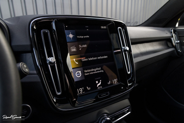 Volvo XC40 1.5 T5 Plug-in hybrid Ultimate Dark | Panorama dak | Adaptieve cruise | Harman Kardon | Blis | Memory |