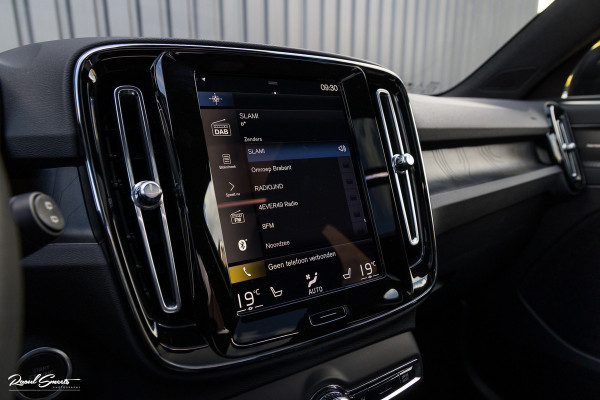 Volvo XC40 1.5 T5 Plug-in hybrid Ultimate Dark | Panorama dak | Adaptieve cruise | Harman Kardon | Blis | Memory |