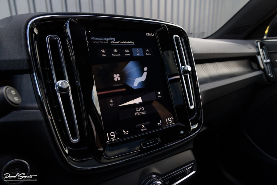 Volvo XC40 1.5 T5 Plug-in hybrid Ultimate Dark | Panorama dak | Adaptieve cruise | Harman Kardon | Blis | Memory |