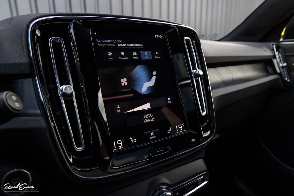 Volvo XC40 1.5 T5 Plug-in hybrid Ultimate Dark | Panorama dak | Adaptieve cruise | Harman Kardon | Blis | Memory |
