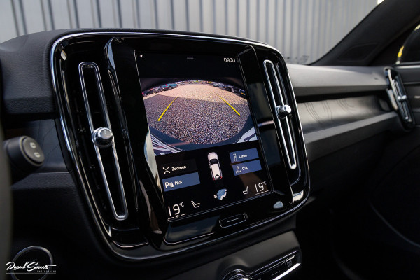 Volvo XC40 1.5 T5 Plug-in hybrid Ultimate Dark | Panorama dak | Adaptieve cruise | Harman Kardon | Blis | Memory |