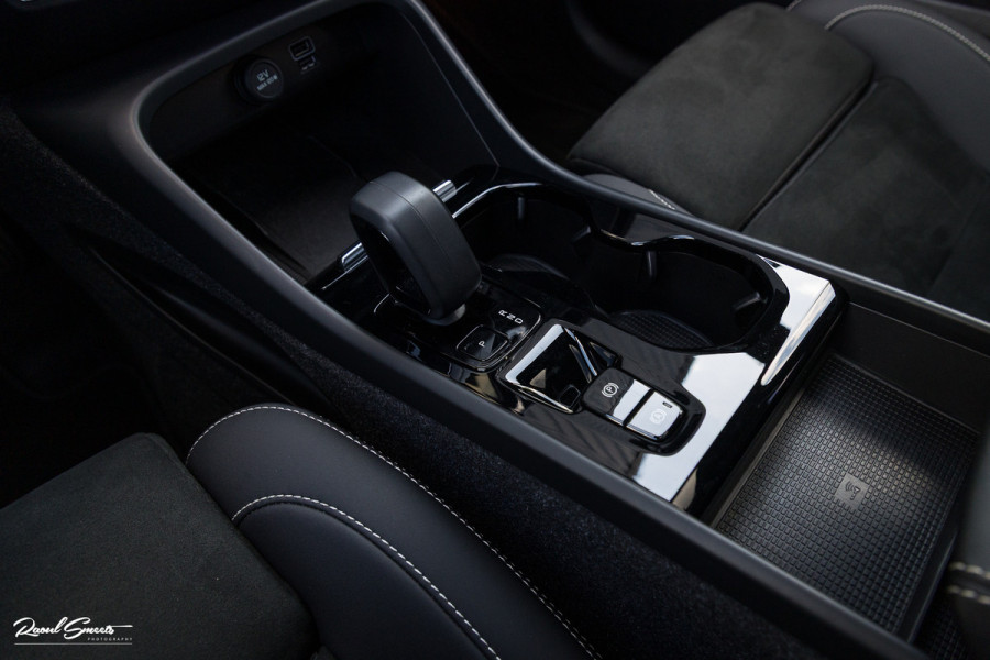 Volvo XC40 1.5 T5 Plug-in hybrid Ultimate Dark | Panorama dak | Adaptieve cruise | Harman Kardon | Blis | Memory |