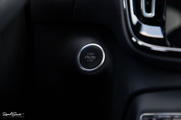 Volvo XC40 1.5 T5 Plug-in hybrid Ultimate Dark | Panorama dak | Adaptieve cruise | Harman Kardon | Blis | Memory |