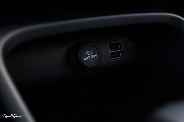 Volvo XC40 1.5 T5 Plug-in hybrid Ultimate Dark | Panorama dak | Adaptieve cruise | Harman Kardon | Blis | Memory |