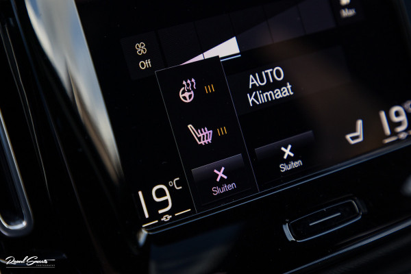 Volvo XC40 1.5 T5 Plug-in hybrid Ultimate Dark | Panorama dak | Adaptieve cruise | Harman Kardon | Blis | Memory |
