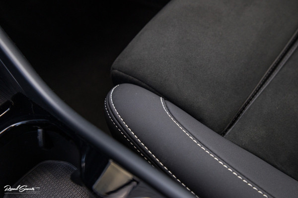 Volvo XC40 1.5 T5 Plug-in hybrid Ultimate Dark | Panorama dak | Adaptieve cruise | Harman Kardon | Blis | Memory |