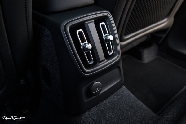 Volvo XC40 1.5 T5 Plug-in hybrid Ultimate Dark | Panorama dak | Adaptieve cruise | Harman Kardon | Blis | Memory |