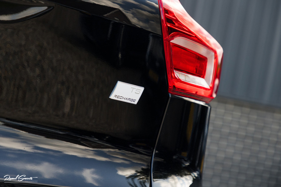 Volvo XC40 1.5 T5 Plug-in hybrid Ultimate Dark | Panorama dak | Adaptieve cruise | Harman Kardon | Blis | Memory |