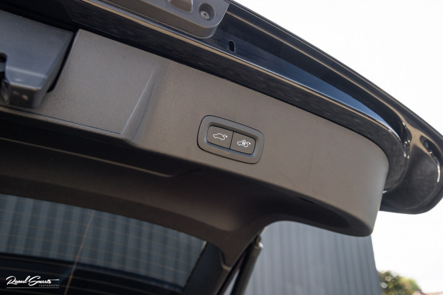 Volvo XC40 1.5 T5 Plug-in hybrid Ultimate Dark | Panorama dak | Adaptieve cruise | Harman Kardon | Blis | Memory |