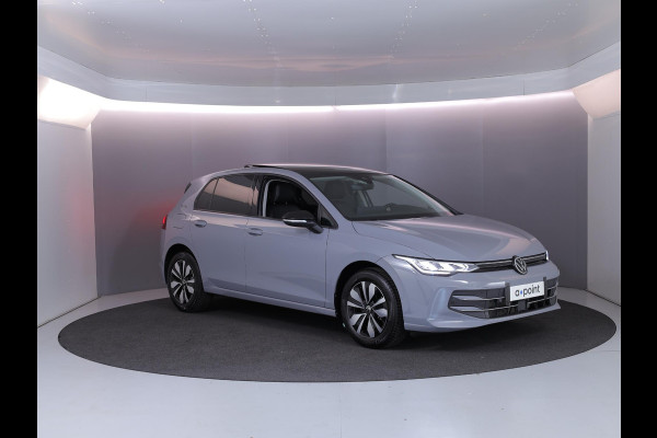Volkswagen Golf 1.5 eTSI Life Edition GOAL 116 pk Automaat (DSG) | Verlengde garantie | Navigatie | Panoramadak | Parkeersensoren | Autom. airco (3 zones) | Stoelverwarming |