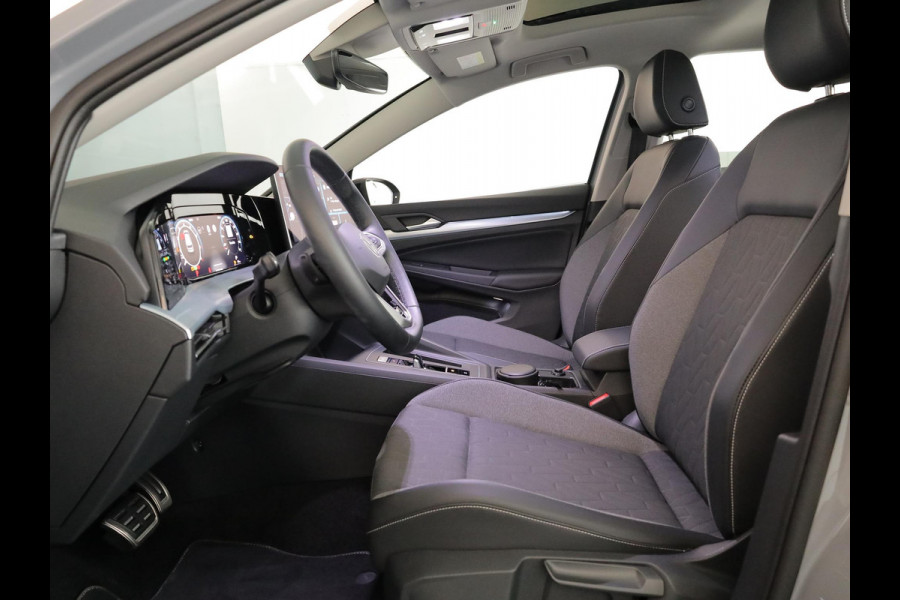 Volkswagen Golf 1.5 eTSI Life Edition GOAL 116 pk Automaat (DSG) | Verlengde garantie | Navigatie | Panoramadak | Parkeersensoren | Autom. airco (3 zones) | Stoelverwarming |