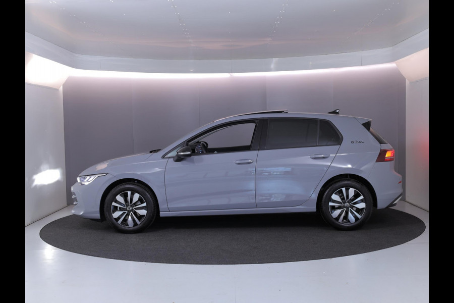 Volkswagen Golf 1.5 eTSI Life Edition GOAL 116 pk Automaat (DSG) | Verlengde garantie | Navigatie | Panoramadak | Parkeersensoren | Autom. airco (3 zones) | Stoelverwarming |