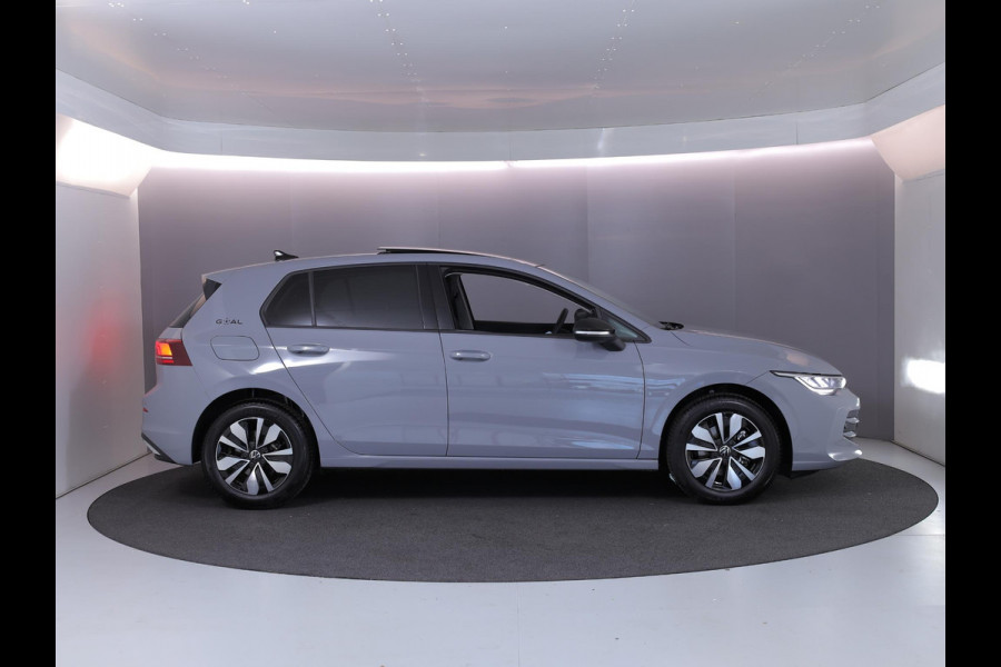 Volkswagen Golf 1.5 eTSI Life Edition GOAL 116 pk Automaat (DSG) | Verlengde garantie | Navigatie | Panoramadak | Parkeersensoren | Autom. airco (3 zones) | Stoelverwarming |