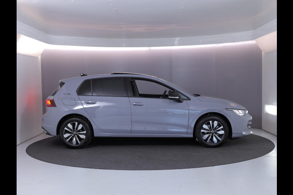 Volkswagen Golf 1.5 eTSI Life Edition GOAL 116 pk Automaat (DSG) | Verlengde garantie | Navigatie | Panoramadak | Parkeersensoren | Autom. airco (3 zones) | Stoelverwarming |