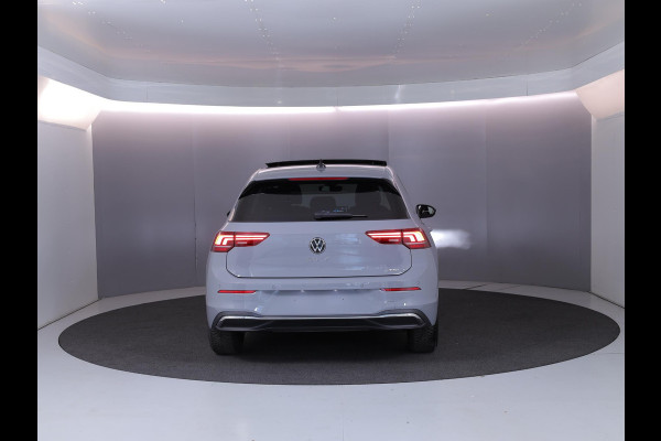 Volkswagen Golf 1.5 eTSI Life Edition GOAL 116 pk Automaat (DSG) | Verlengde garantie | Navigatie | Panoramadak | Parkeersensoren | Autom. airco (3 zones) | Stoelverwarming |