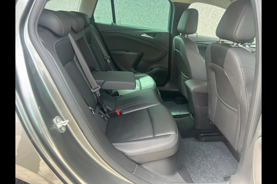 Opel Astra Sports Tourer 1.4 Innovation | TREKHAAK | BLUETOOTH | LEDER | STOEL/STUURVERWARMING | CC | PDC | APK T/M 30-4-2027