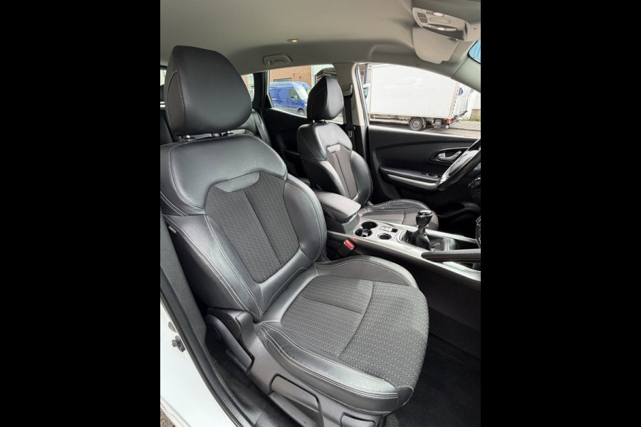Renault Kadjar 1.2 TCe Intens - Navigatie I Airco I LED I PDC I Sport pakket I 1/2 Leer I 98.099 KM - Dealer onderhouden
