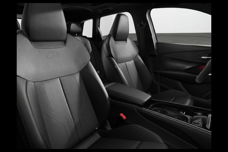 Audi Q3 S edition e-hybrid 272 pk | Panorama-glasdak | Optiekpakket zwart-glanzend | Sportstoelen zwart leder | Techniekpakket plus |
