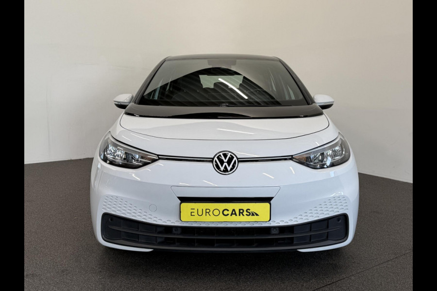 Volkswagen ID.3 Life 58 kWh SOH 92% Navigatie Apple Carplay Android Auto Parkeersensoren Adaptive Cruise Control Stoel- en stuurverwarming Climate Control