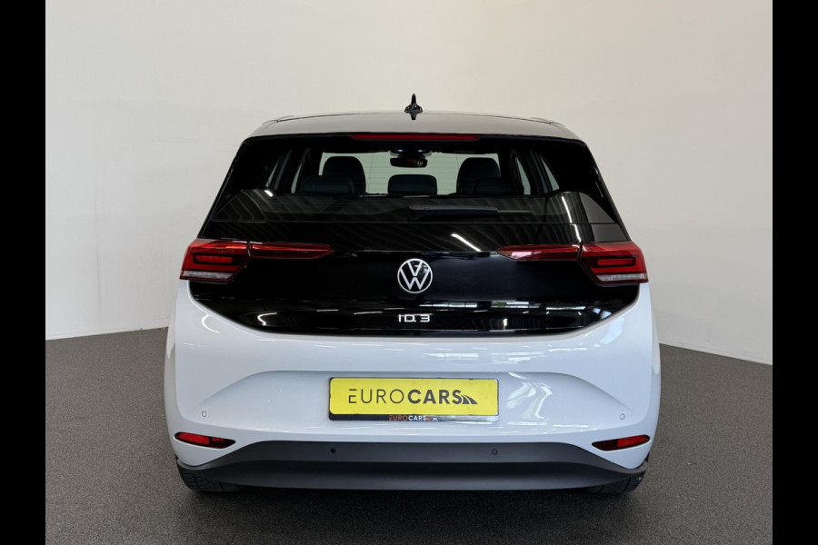 Volkswagen ID.3 Life 58 kWh SOH 92% Navigatie Apple Carplay Android Auto Parkeersensoren Adaptive Cruise Control Stoel- en stuurverwarming Climate Control