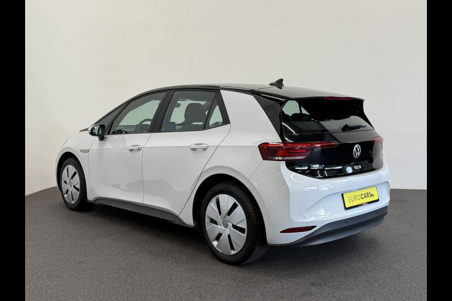 Volkswagen ID.3 Life 58 kWh SOH 92% Navigatie Apple Carplay Android Auto Parkeersensoren Adaptive Cruise Control Stoel- en stuurverwarming Climate Control