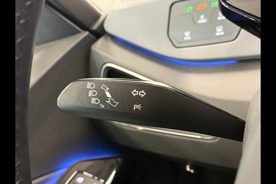 Volkswagen ID.3 Life 58 kWh SOH 92% Navigatie Apple Carplay Android Auto Parkeersensoren Adaptive Cruise Control Stoel- en stuurverwarming Climate Control