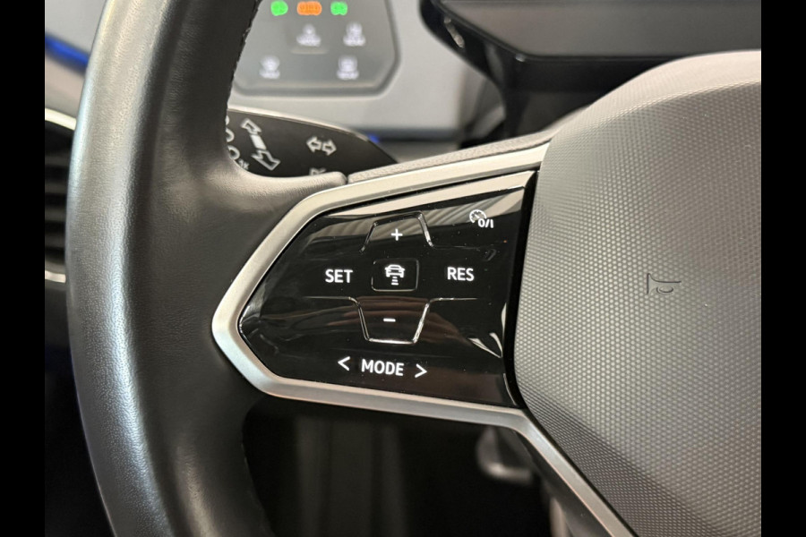 Volkswagen ID.3 Life 58 kWh SOH 92% Navigatie Apple Carplay Android Auto Parkeersensoren Adaptive Cruise Control Stoel- en stuurverwarming Climate Control