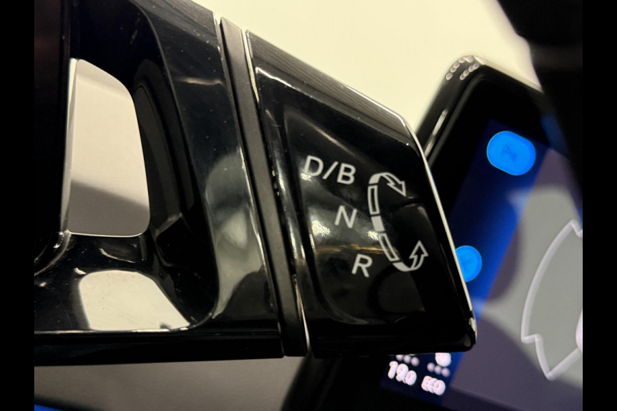 Volkswagen ID.3 Life 58 kWh SOH 92% Navigatie Apple Carplay Android Auto Parkeersensoren Adaptive Cruise Control Stoel- en stuurverwarming Climate Control