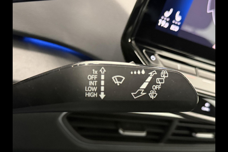 Volkswagen ID.3 Life 58 kWh SOH 92% Navigatie Apple Carplay Android Auto Parkeersensoren Adaptive Cruise Control Stoel- en stuurverwarming Climate Control