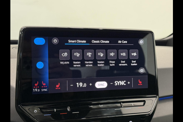 Volkswagen ID.3 Life 58 kWh SOH 92% Navigatie Apple Carplay Android Auto Parkeersensoren Adaptive Cruise Control Stoel- en stuurverwarming Climate Control