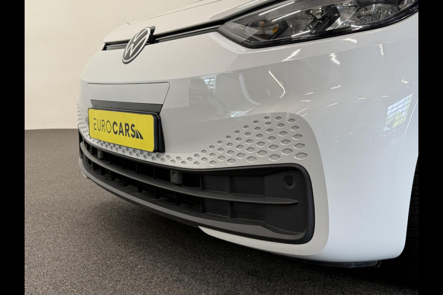 Volkswagen ID.3 Life 58 kWh SOH 92% Navigatie Apple Carplay Android Auto Parkeersensoren Adaptive Cruise Control Stoel- en stuurverwarming Climate Control