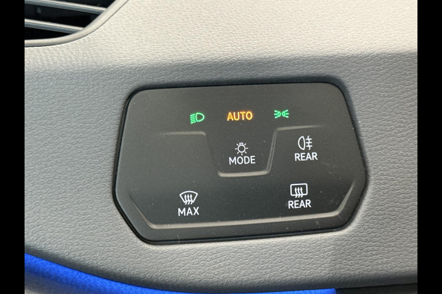 Volkswagen ID.3 Life 58 kWh SOH 92% Navigatie Apple Carplay Android Auto Parkeersensoren Adaptive Cruise Control Stoel- en stuurverwarming Climate Control