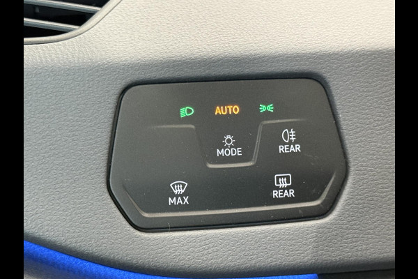 Volkswagen ID.3 Life 58 kWh SOH 92% Navigatie Apple Carplay Android Auto Parkeersensoren Adaptive Cruise Control Stoel- en stuurverwarming Climate Control