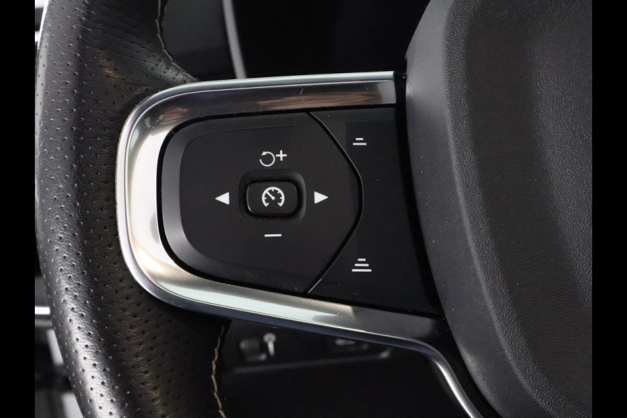 Volvo XC40 Recharge P8 AWD R-Design Two-Tone | Apple Carplay & AndroidAUTO | Camera |